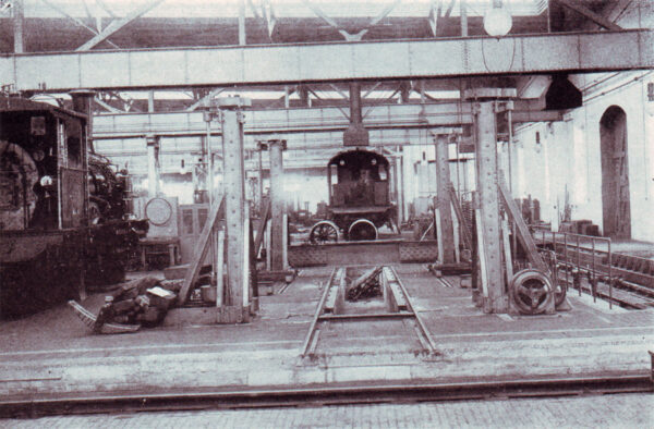 Lokricht-Halle um 1910 (16880m²), Ende der 60er erfolgte die Umstellung auf die Produktion von geschlossenen Güterwagen (Gbs), 1967fuhr die letzte reparierte Dampflok aus der Halle, 1973 erfolgte eine Sonderproduktion von Bananentransportwagen!!!