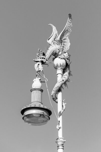 Datum: 2014:09:05 10:30:45 Dragon street lights von 1892