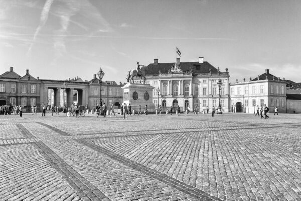 Datum: 2014:09:05 10:36:56 Das Palais Moltke, auch Palais Christian VII. genannt, war 1754 bezugsfertig. Es ist Teil des Schloss Amalienborg und ist die Kopenhagener Stadtresidenz der dänischen Königsfamilie.