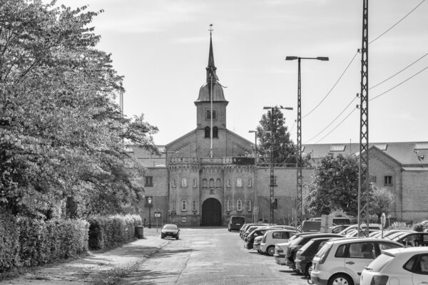 Datum: 2014:09:05 12:51:15 Das Staatsgefängnis in Vridsløselille ist eine Haftanstalt mit einem geschlossenen Strafvollzug. 1859 wurde das Gefängnis zur Verbesserung der Unterbringung verurteilter Häftlinge nach dem "Philadelphia-System" in Betrieb genommen.