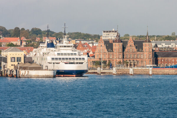 Datum: 2014:09:05 08:27:01 Einfahrt in Helsingør, Dänemark