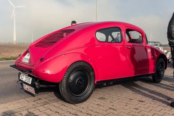 Datum: 2014:10:03 10:02:32 Sammelpunkt der Oldtimer an der Anshclußstelle Wolfen