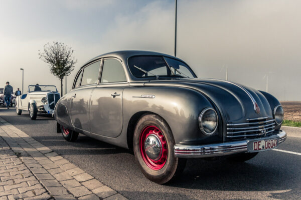 Datum: 2014:10:03 10:05:35 Sammelpunkt der Oldtimer an der Anshclußstelle Wolfen