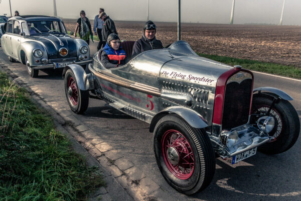 Datum: 2014:10:03 10:07:55 Sammelpunkt der Oldtimer an der Anshclußstelle Wolfen