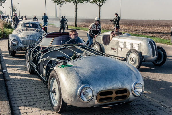 Datum: 2014:10:03 10:13:28 Sammelpunkt der Oldtimer an der Anshclußstelle Wolfen