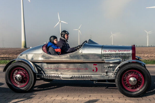 Datum: 2014:10:03 10:14:08 Sammelpunkt der Oldtimer an der Anshclußstelle Wolfen
