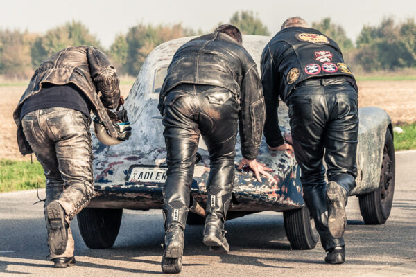 Datum: 2014:10:03 10:14:41 Sammelpunkt der Oldtimer an der Anshclußstelle Wolfen
