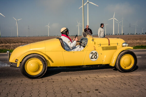 Datum: 2014:10:03 10:14:47 Sammelpunkt der Oldtimer an der Anshclußstelle Wolfen