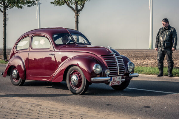 Datum: 2014:10:03 10:15:34 Sammelpunkt der Oldtimer an der Anshclußstelle Wolfen