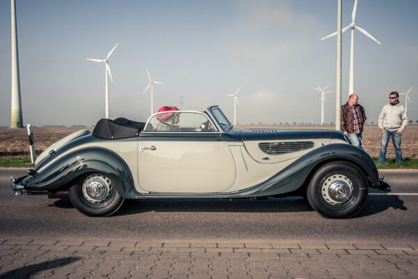 Datum: 2014:10:03 10:15:41 Sammelpunkt der Oldtimer an der Anshclußstelle Wolfen