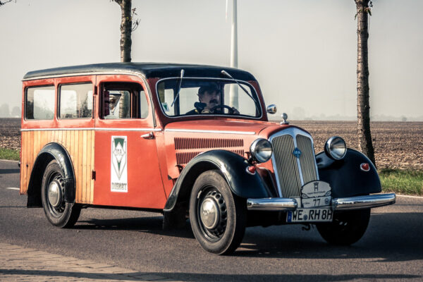 Datum: 2014:10:03 10:15:54 Sammelpunkt der Oldtimer an der Anshclußstelle Wolfen