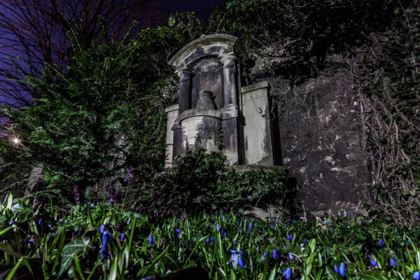 Datum: 2015:04:03 23:30:16 Johannisfriedhof Jena - Der Friedhof wurde im Mittelalter wahrscheinlich im Zuge der planmäßigen Stadtanlage Jenas außerhalb der Stadtmauern errichtet. Seit den 1940er Jahren wurden keine weitere Grabstätten angelegt und seit 1978 wird der Johannisfriedhof nur mehr als Park genutzt.