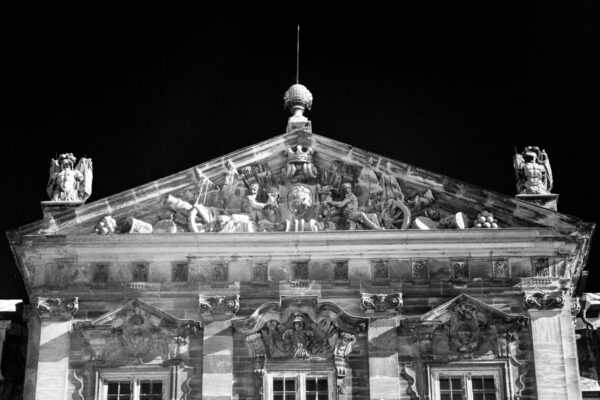 Datum: 2015:04:19 17:00:14 Das Schloss Burgscheidungen ist ein barockes Schloss im gleichnamigen Ort im Burgenlandkreis in Sachsen-Anhalt. Die hoch über der Unstrut liegende Anlage geht auf eine wohl im 8. Jahrhundert gegründete Burg zurück. Das Schloss und der Schlossgarten gehören heute zum Projekt Gartenträume Sachsen-Anhalt.