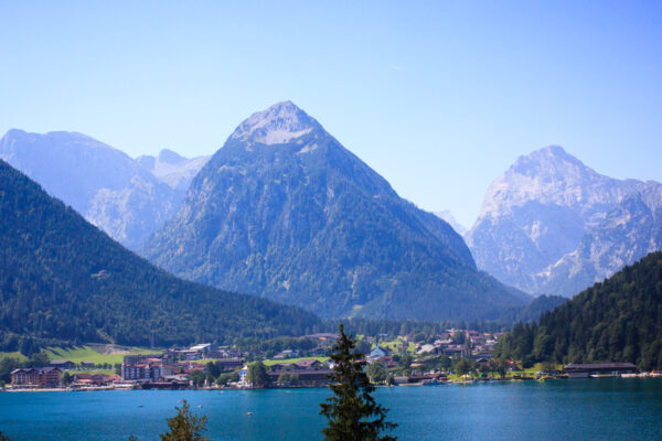 Datum: 2015:08:29 12:47:13 Am Achensee - Blick auf Pertisau (Österreich)