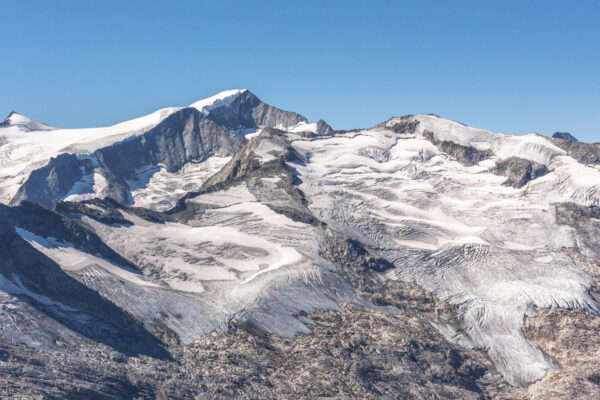 Datum: 2015:08:30 10:42:02 Larmkogel (3017m) - Blick zum Habachkees und im Hintergrund Großvenediger (3666m)