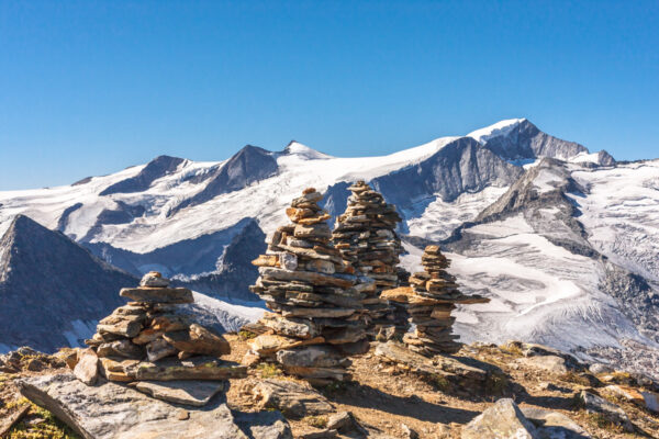 Datum: 2015:08:30 10:42:43 Larmkogel (3017m) - Blick zum Habachkees und im Hintergrund Großvenediger (3666m)